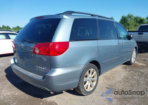 2009 Toyota Sienna Ce/Le z USA, uszkodzony, nr VIN 5TDZK23C995272592